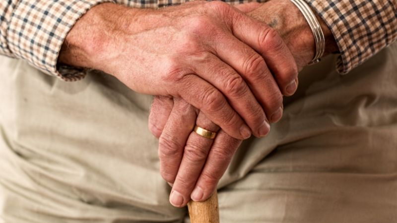 Bastones para Caminar ergonómicos y seguros. Tipos y Materiales